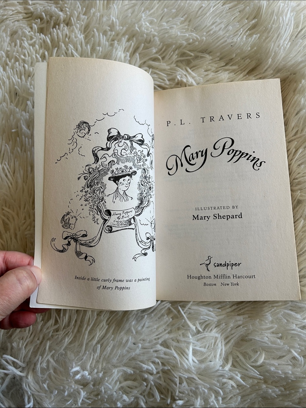 Mary Poppins by PL Travers, Illustrated Book - Picture 7 of 7